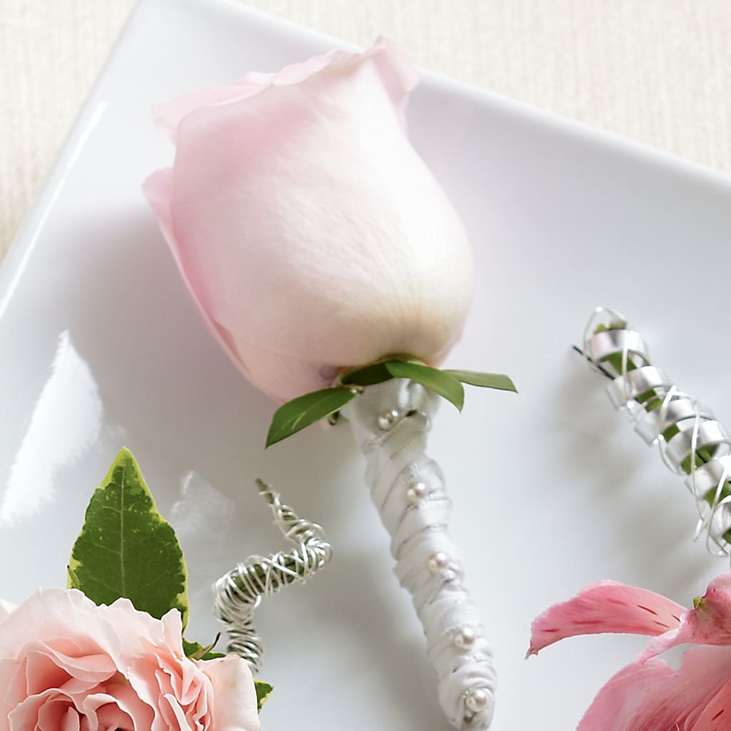 Pink Rose Boutonniere – Vidor Florist, Vidor TX