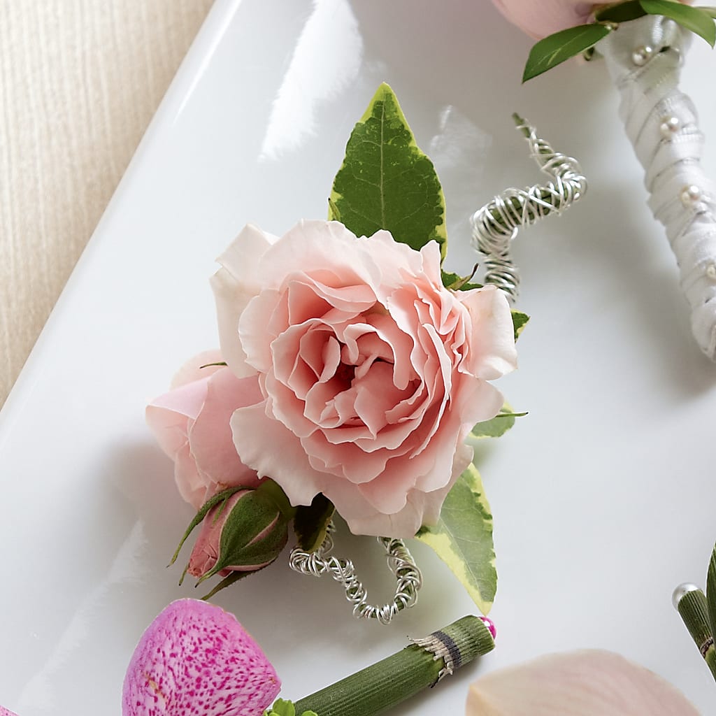 Pink Spray Rose Boutonniere – Vidor Florist, Vidor TX