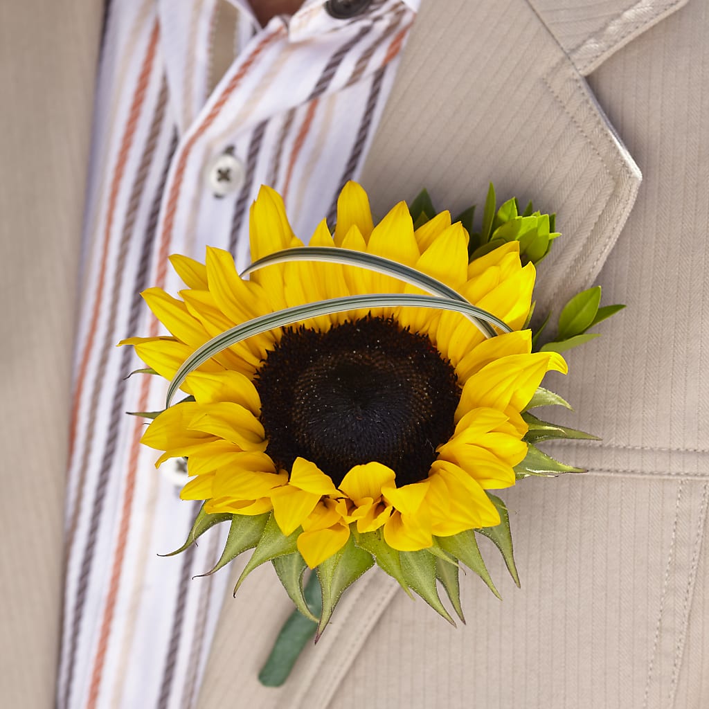 Free Spirit Boutonniere – Vidor Florist, Vidor TX